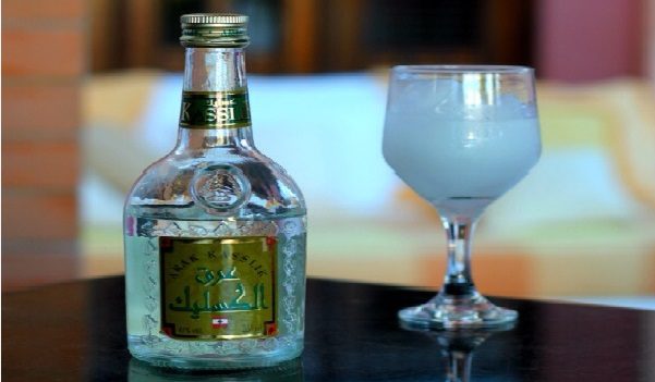 ARAK DESTILADO BASE DE UVA Ideal como aperitivo